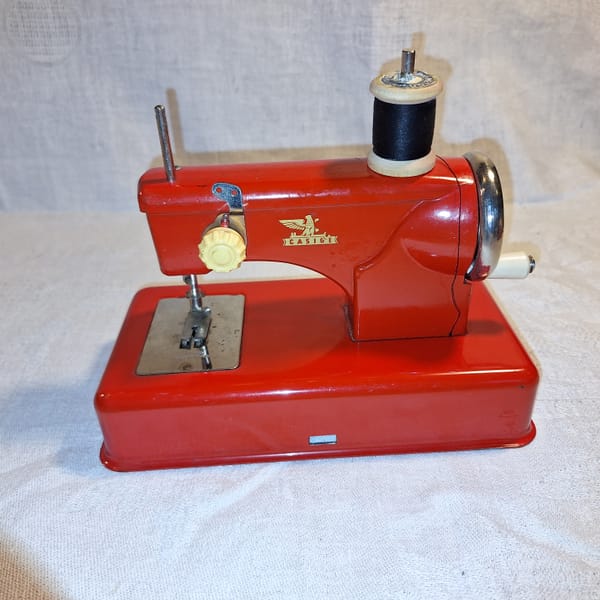 Nähmaschinen - Sewing Machines (view all 27 here)